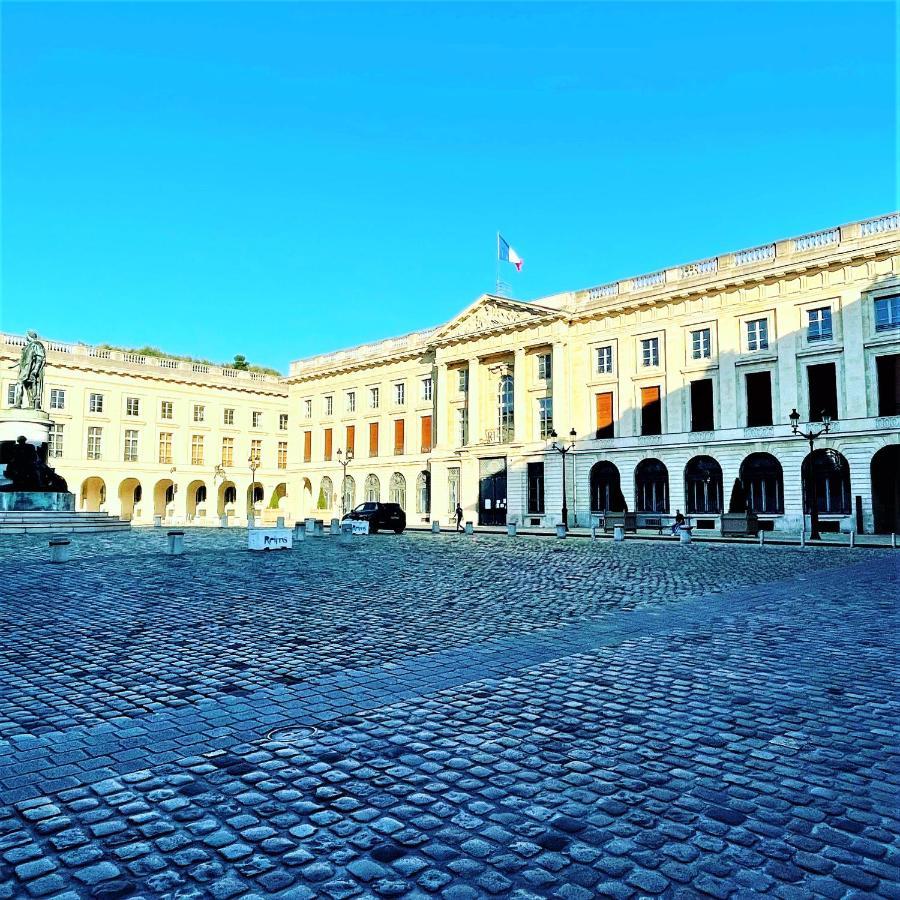 Aux Clefs Des Sacres - Dans Un Hotel Particulier Situe Rue Du Marc - Reims - Hyper Centre Forum Mairie Boulingrin Exteriör bild