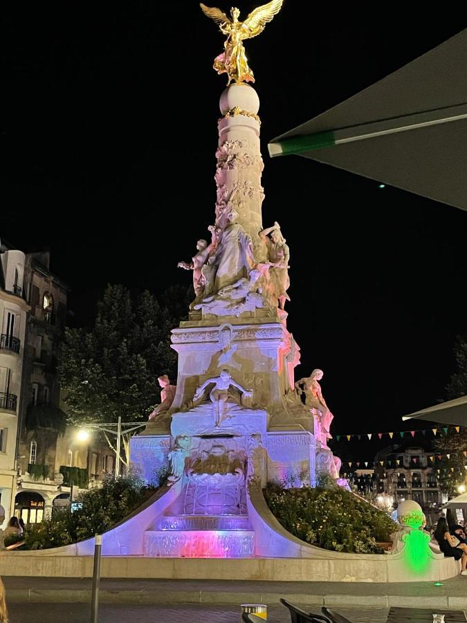 Aux Clefs Des Sacres - Dans Un Hotel Particulier Situe Rue Du Marc - Reims - Hyper Centre Forum Mairie Boulingrin Exteriör bild