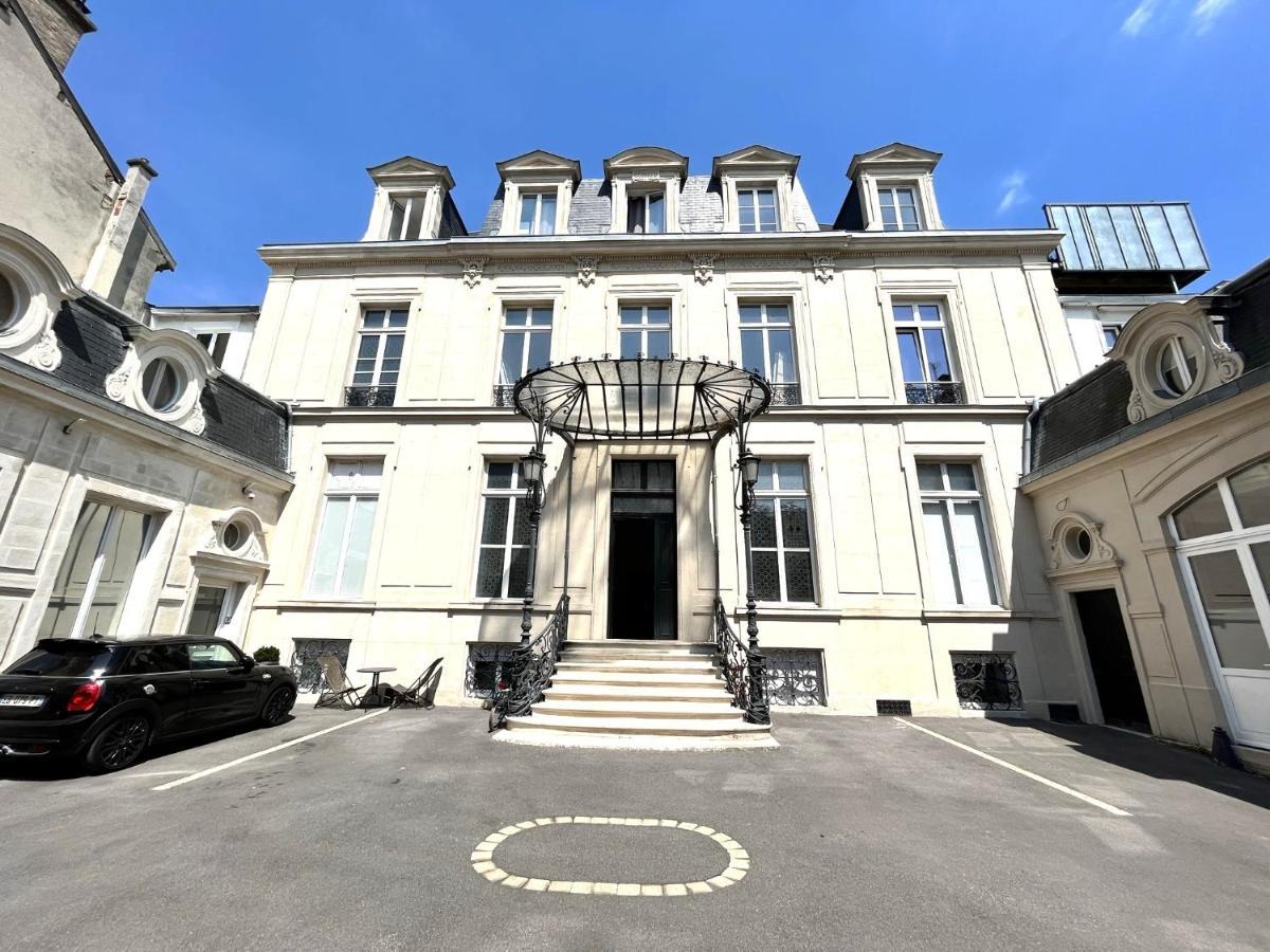 Aux Clefs Des Sacres - Dans Un Hotel Particulier Situe Rue Du Marc - Reims - Hyper Centre Forum Mairie Boulingrin Exteriör bild